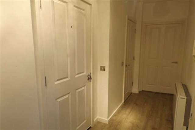  Image of 2 bedroom Flat to rent in Lloyd George Avenue Cardiff CF10 at Cardiff, CF10 4QL