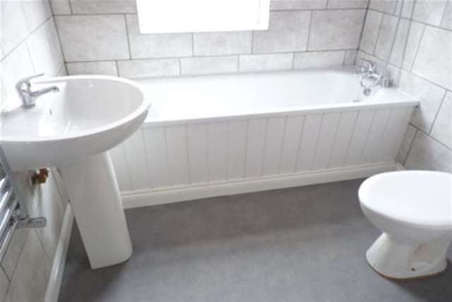  Image of 4 bedroom Detached house to rent in Edward Road Leicester LE2 at Leicester, LE2 1TF