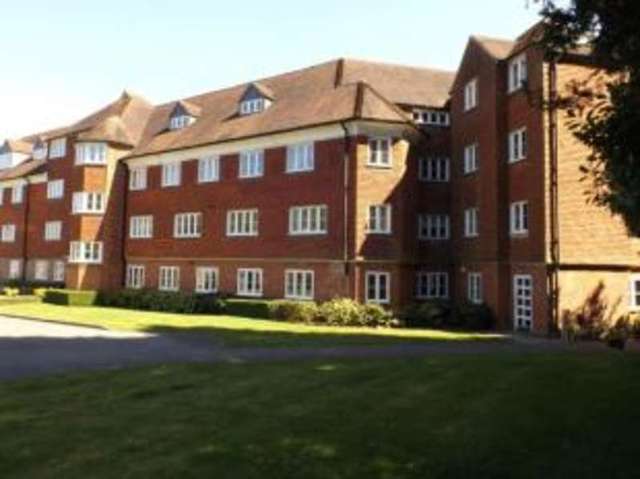  Image of 2 bedroom Flat for sale in Elizabeth Drive Banstead SM7 at Elizabeth Drive Banstead Banstead, SM7 2FE