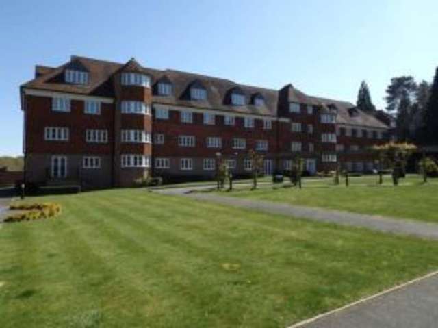  Image of 2 bedroom Flat for sale in Elizabeth Drive Banstead SM7 at Elizabeth Drive Banstead Banstead, SM7 2FE