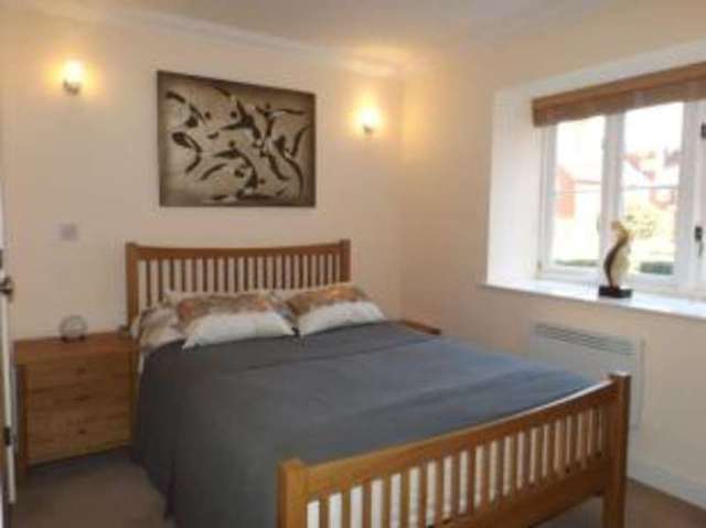  Image of 2 bedroom Flat for sale in Elizabeth Drive Banstead SM7 at Elizabeth Drive Banstead Banstead, SM7 2FE