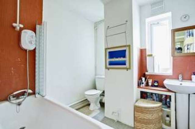  Image of 2 bedroom Flat for sale in Elliscombe Mount Elliscombe Road London SE7 at Elliscombe Road  Charlton, SE7 7PZ