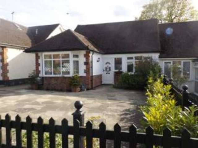  Image of 2 bedroom Bungalow for sale in Elmfield Road Potters Bar EN6 at Potters Bar Hertfordshire Potters Bar, EN6 2JL