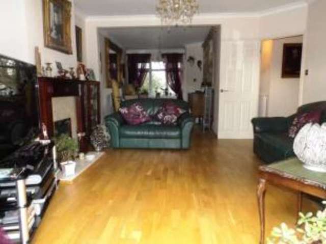  Image of 2 bedroom Bungalow for sale in Elmfield Road Potters Bar EN6 at Potters Bar Hertfordshire Potters Bar, EN6 2JL