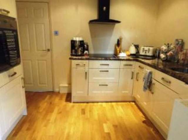  Image of 2 bedroom Bungalow for sale in Elmfield Road Potters Bar EN6 at Potters Bar Hertfordshire Potters Bar, EN6 2JL