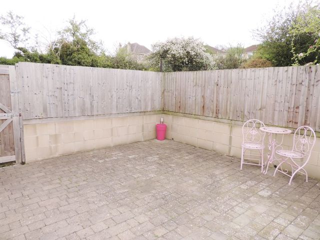  Image of 2 bedroom Flat to rent in Englishcombe Lane Bath BA2 at 147 Englishcombe Lane  Bath, BA2 2EL