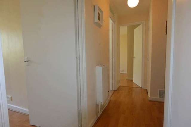  Image of 1 bedroom Flat to rent in Tavistock Crescent London W11 at 20 Tavistock Crescent  London, W11 1AX