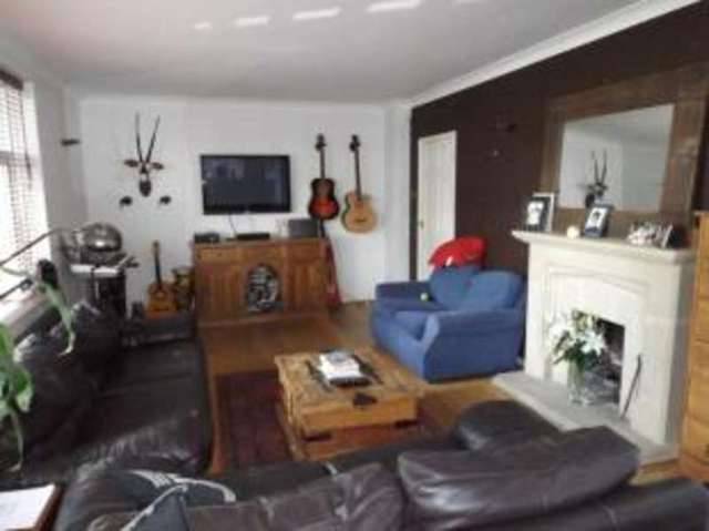  Image of 3 bedroom Detached house for sale in Brooklands Close Farnham GU9 at Farnham Surrey Heath End, GU9 9BT