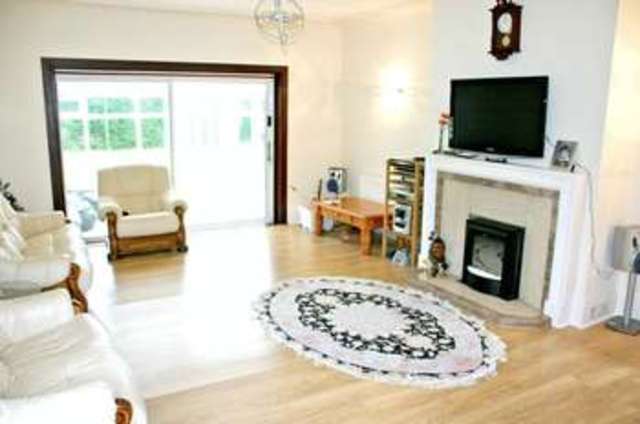  Image of 5 bedroom Detached house to rent in Farrar Lane Adel Leeds LS16 at Farrar Lane Adel Leeds, LS16 7AA