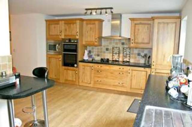  Image of 5 bedroom Detached house to rent in Farrar Lane Adel Leeds LS16 at Farrar Lane Adel Leeds, LS16 7AA