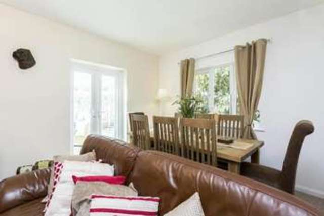  Image of 3 bedroom Semi-Detached house for sale in Finchdean Road Rowland