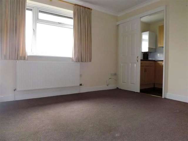  Image of 1 bedroom Terraced house to rent in Fleetham Gardens Lower Earley Reading RG6 at Lower Earley  Reading, RG6 4BY