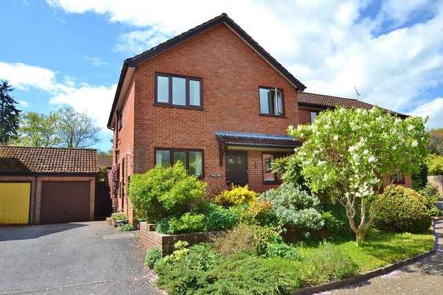  Image of 4 bedroom Detached house for sale in Vimoutiers Court Fordingbridge SP6 at Fordingbridge, SP6 1NN