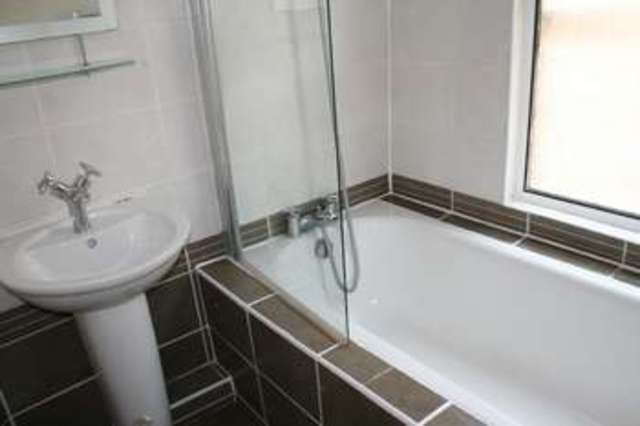  Image of 2 bedroom Flat to rent in Fordwych Road London NW2 at Kilburn London Fortune Green, NW2 3NH