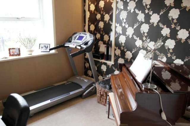  Image of 5 bedroom Terraced house for sale in Frances Street Farsley Pudsey LS28 at Farsley, LS28 5BL
