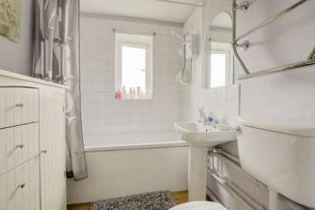  Image of 1 bedroom Flat to rent in Frank Burton Close London SE7 at Frank Burton Close  Charlton, SE7 7UE