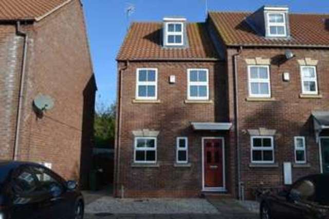  Image of 3 bedroom Terraced house to rent in Franklin Mews Barton-upon-Humber DN18 at Franklin Mews  Barton-Upon-Humber, DN18 5SA