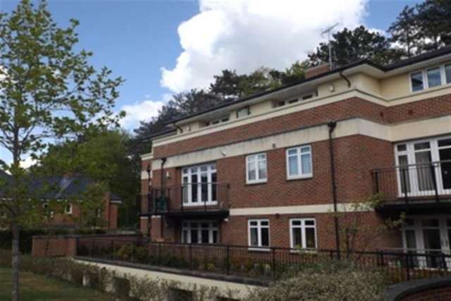  Image of 2 bedroom Flat to rent in Fraser Gardens Winchester SO22 at Winchester, SO22 5GB