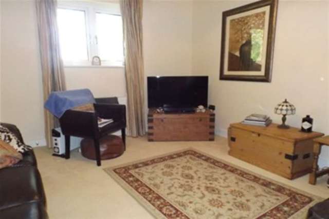  Image of 2 bedroom Flat to rent in Fraser Gardens Winchester SO22 at Winchester, SO22 5GB