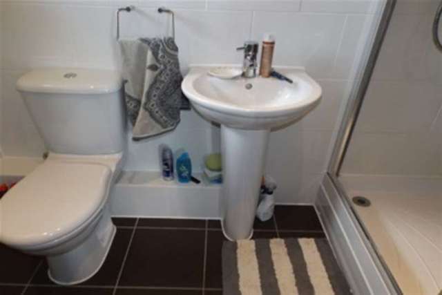  Image of 2 bedroom Flat to rent in Fraser Gardens Winchester SO22 at Winchester, SO22 5GB