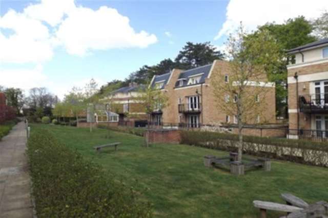  Image of 2 bedroom Flat to rent in Fraser Gardens Winchester SO22 at Winchester, SO22 5GB