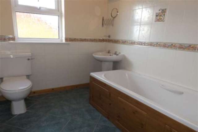  Image of 2 bedroom Flat to rent in Freckleton Street Lytham St. Annes FY8 at Lytham St. Annes, FY8 5ED