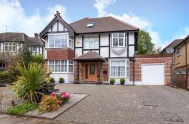  Image of 5 bedroom Detached house for sale in Friern Mount Drive London N20 at Whetstone  Oakleigh Park, N20 9DN