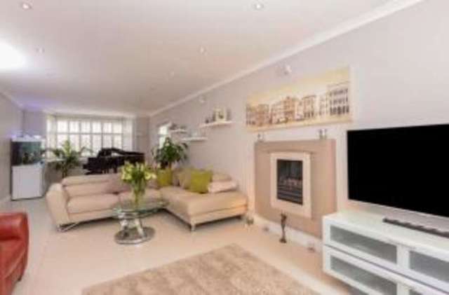  Image of 5 bedroom Detached house for sale in Friern Mount Drive London N20 at Whetstone  Oakleigh Park, N20 9DN