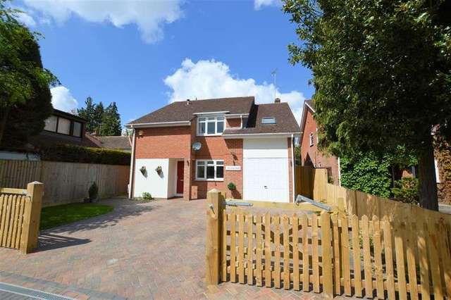 Image of 4 bedroom Detached house for sale in Garland Close Burghfield Common Reading RG7 at Burghfield Common  Reading, RG7 3JX