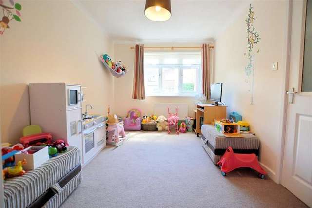  Image of 4 bedroom Detached house for sale in Garland Close Burghfield Common Reading RG7 at Burghfield Common  Reading, RG7 3JX
