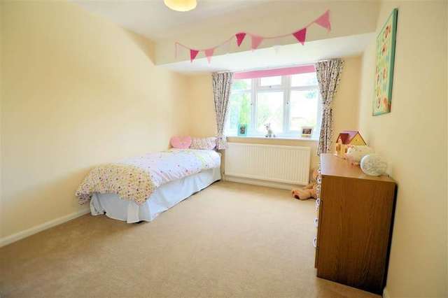  Image of 4 bedroom Detached house for sale in Garland Close Burghfield Common Reading RG7 at Burghfield Common  Reading, RG7 3JX