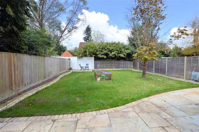 Image of 4 bedroom Detached house for sale in Garland Close Burghfield Common Reading RG7 at Burghfield Common  Reading, RG7 3JX