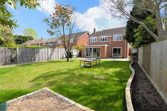 Image of 4 bedroom Detached house for sale in Garland Close Burghfield Common Reading RG7 at Burghfield Common  Reading, RG7 3JX