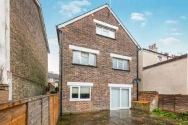  Image of 1 bedroom Maisonette for sale in Garlands Road Redhill RH1 at Redhill Surrey Redhill, RH1 6NY