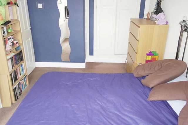  Image of 1 bedroom Detached house for sale in Gladstone Street Farsley Pudsey LS28 at Farsley, LS28 5HZ