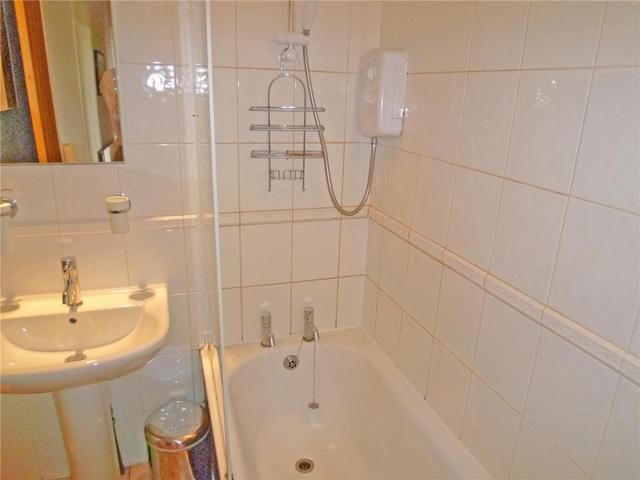  Image of 2 bedroom Flat to rent in Glen Street Edinburgh EH3 at Tollcross Edinburgh Edinburgh, EH3 9JF