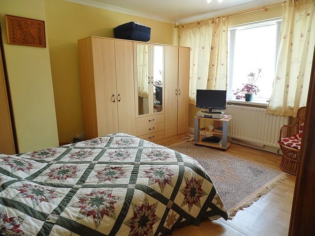  Image of 3 bedroom Semi-Detached house for sale in Gloucester Road Waterlooville PO7 at Gloucester Road  Waterlooville, PO7 7BJ