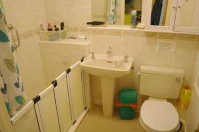  Image of 1 bedroom Flat for sale in Gordon Hill Enfield EN2 at Gordon Hill  Enfield, EN2 0QJ