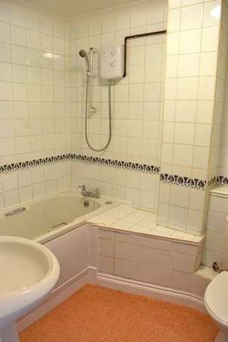  Image of 3 bedroom Flat for sale in Gordon Road Whitehall Bristol BS5 at Gordon Road Whitehall Bristol, BS5 7EE