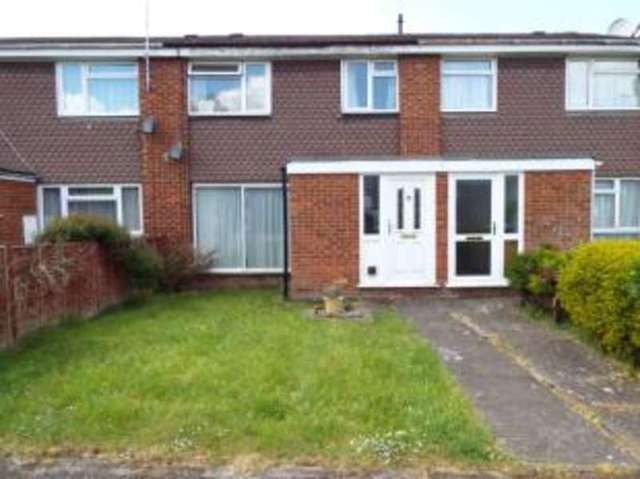  Image of 3 bedroom Terraced house for sale in Grange Close Leighton Buzzard LU7 at Leighton Buzzard Bedfordshire Linslade, LU7 2PP
