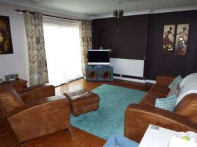  Image of 3 bedroom Terraced house for sale in Grange Close Leighton Buzzard LU7 at Leighton Buzzard Bedfordshire Linslade, LU7 2PP