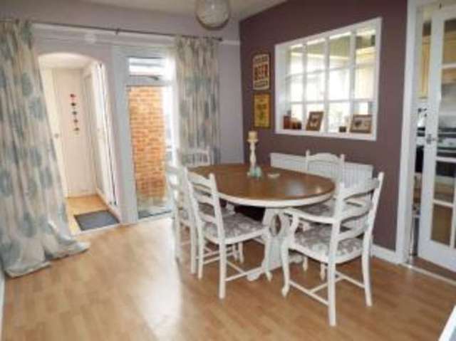  Image of 3 bedroom Terraced house for sale in Grange Close Leighton Buzzard LU7 at Leighton Buzzard Bedfordshire Linslade, LU7 2PP