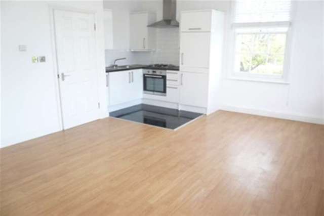 Image of 1 bedroom Flat to rent in Green Lanes London N16 at London, N16 9DJ
