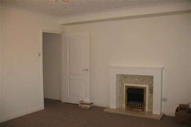  Image of 2 bedroom Flat to rent in Old Farm Drive Southampton SO18 at Southampton, SO18 2QH