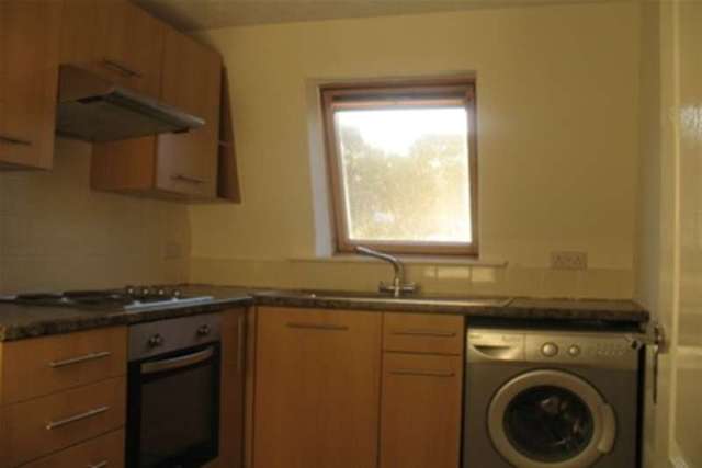  Image of 2 bedroom Flat to rent in Old Farm Drive Southampton SO18 at Southampton, SO18 2QH