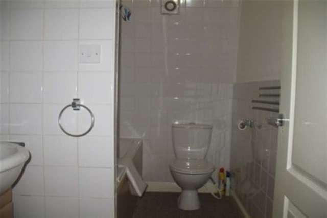  Image of 2 bedroom Flat to rent in Old Farm Drive Southampton SO18 at Southampton, SO18 2QH