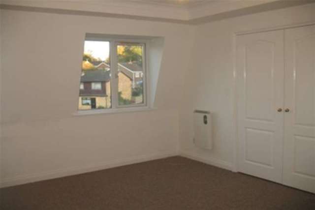  Image of 2 bedroom Flat to rent in Old Farm Drive Southampton SO18 at Southampton, SO18 2QH