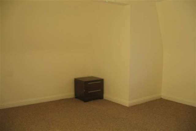  Image of 2 bedroom Flat to rent in Old Farm Drive Southampton SO18 at Southampton, SO18 2QH