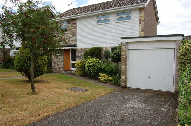  Image of 3 bedroom Detached house to rent in Gainsborough Drive Lowestoft NR32 at Lowestoft Suffolk Oulton, NR32 4NJ