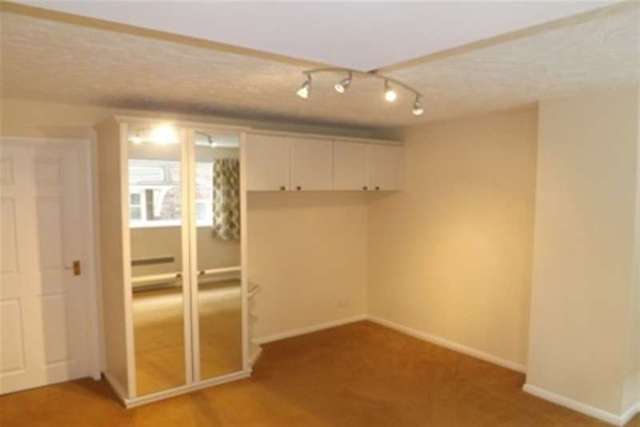  Image of 1 bedroom Flat to rent in High Street Horam Heathfield TN21 at Heathfield, TN21 0EY